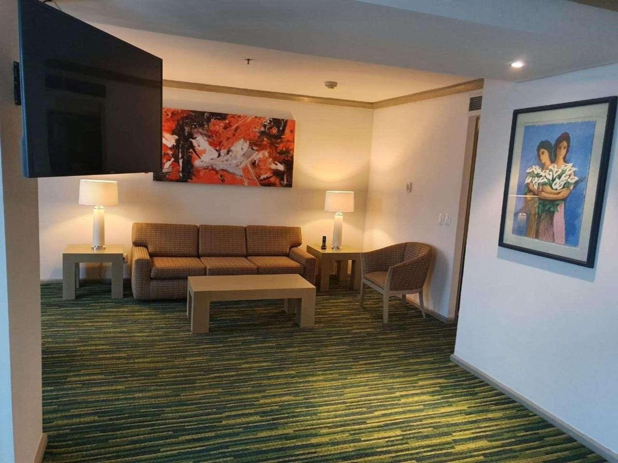 Radisson Paraiso Hotel Mexico City Luaran gambar A living room at the hotel