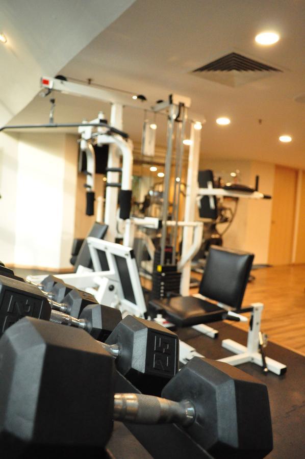 Radisson Paraiso Hotel Mexico City Luaran gambar A gym at a hotel